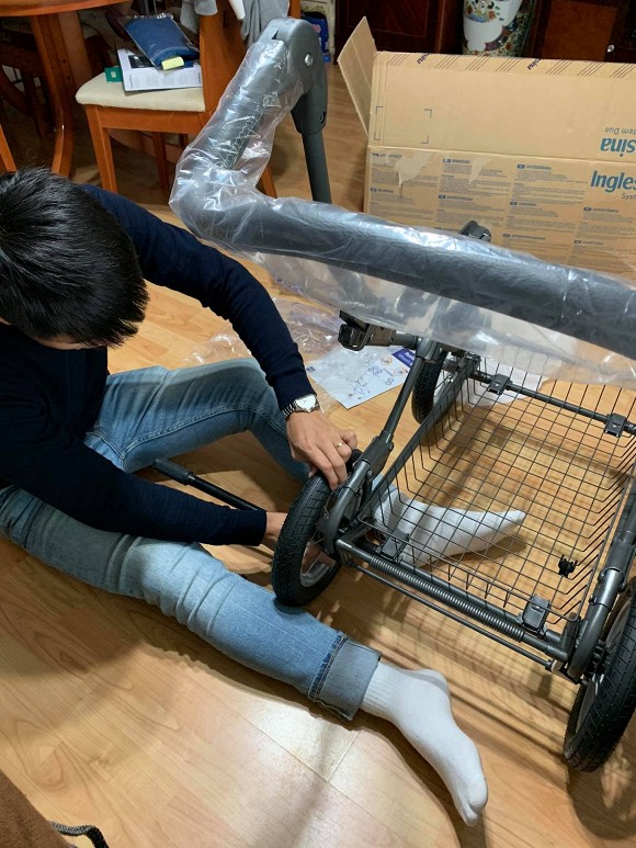 Đăng ảnh chuẩn bị đồ cho con sắp chào đời, Mạc Hồng Quân vô tình hé lộ không gian sống tại Séc-4