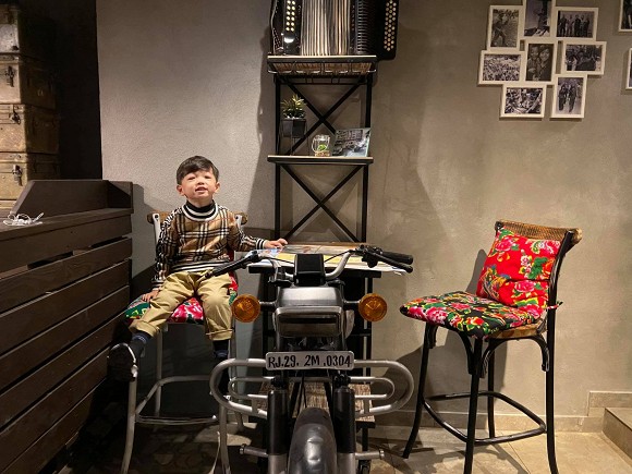 Đăng ảnh chuẩn bị đồ cho con sắp chào đời, Mạc Hồng Quân vô tình hé lộ không gian sống tại Séc-5