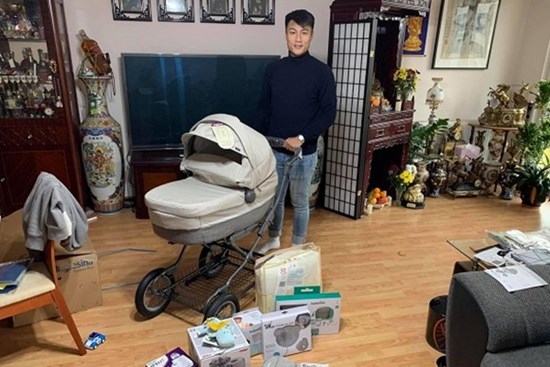 Đăng ảnh chuẩn bị đồ cho con sắp chào đời, Mạc Hồng Quân vô tình hé lộ không gian sống tại Séc