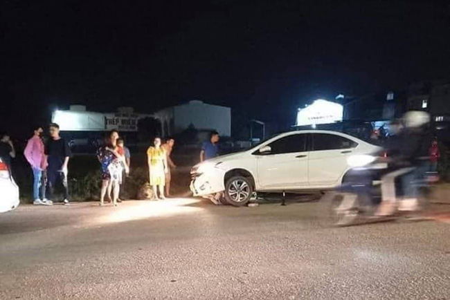 Hà Nội: 2 cô gái trẻ nguy kịch sau khi liên tiếp bị 2 ô tô tông trúng rồi kéo lê hàng trăm mét, tài xế rồ ga chạy bỏ mặc nạn nhân-1