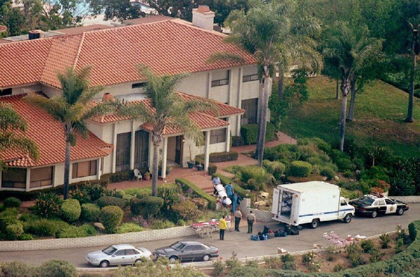 Vụ tự tử tập thể rúng động: 39 người cùng uống thuốc độc ra đi vì niềm tin mù quáng, hình ảnh hiện trường gây ám ảnh nhân loại-2