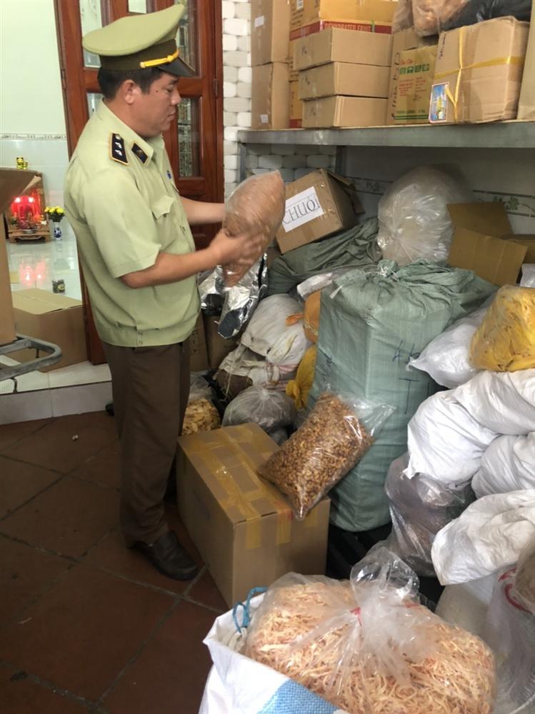 Chầu nhậu toàn hàng Tàu: 6.000 túi chân gà, gần 1.000 lon bia Trung Quốc-2