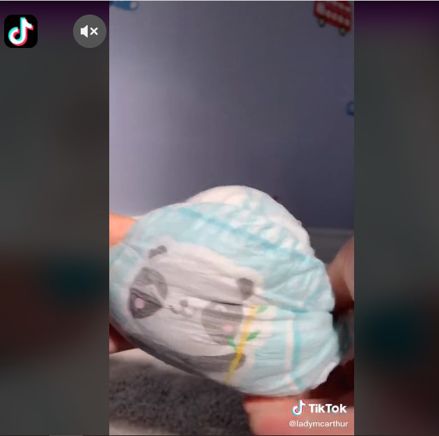 Xem xong đoạn clip, các mẹ mới vỡ òa: Thì ra bấy lâu nay mình dùng bỉm cho bé sai cách!-2