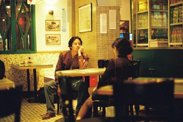 Từ một sợi tóc lạ trên giường người yêu, nửa đêm cô gái lao đến đập cửa và bắt tại trận kẻ gian dối, hành động bất thường sau khi cửa bật mở gây ngỡ ngàng-3