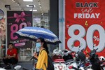Hà Nội: Hàng trăm người xếp hàng, tranh mua 3 suất giảm giá 70%-15