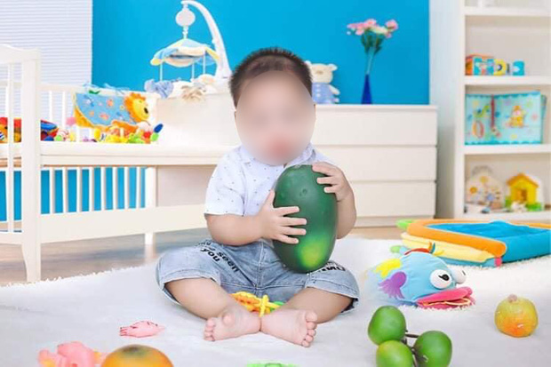 Gia đình đau xót lên tiếng vụ bé trai 15 tháng tuổi sùi bọt mép trên tay mẹ rồi tử vong sau mũi tiêm-1