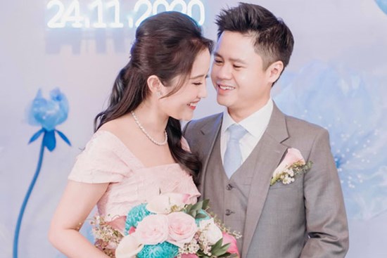 Cuối cùng Phan Thành cũng chịu thay avatar ảnh đám hỏi, đi rep từng chiếc comment chúc phúc của mọi người