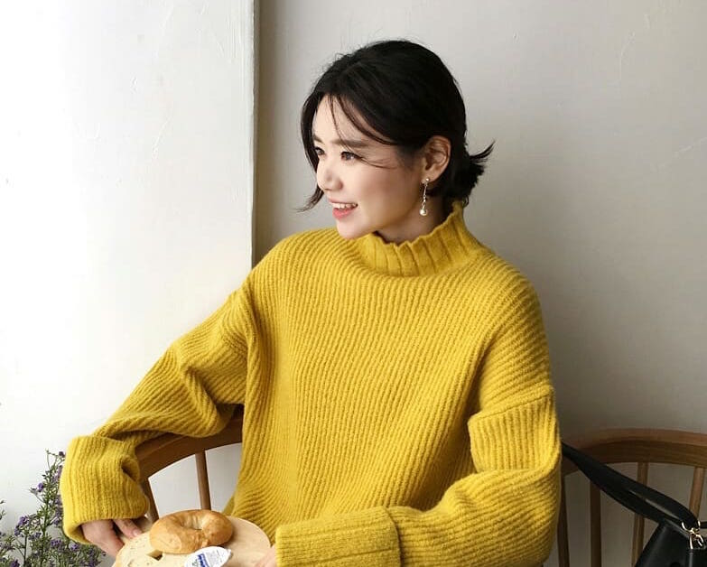 Để style thu đông bớt nhàm chán, đừng quên những chiếc áo len màu nổi-3