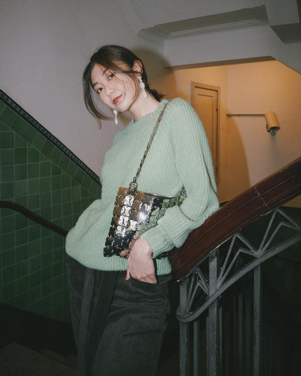 Để style thu đông bớt nhàm chán, đừng quên những chiếc áo len màu nổi-4