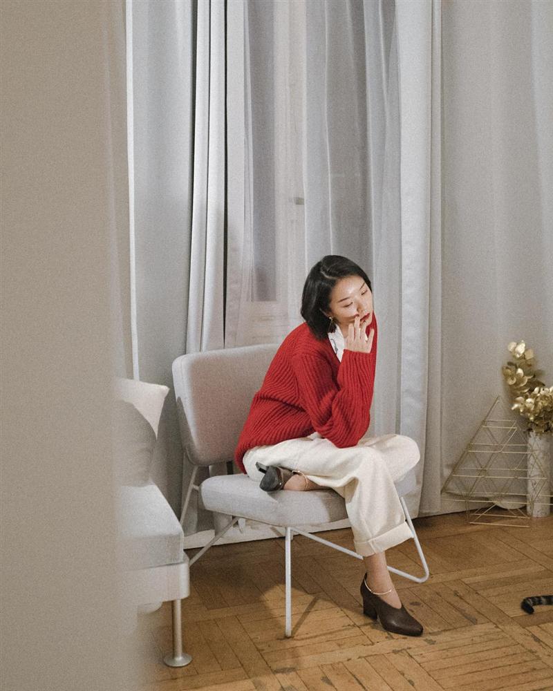 Để style thu đông bớt nhàm chán, đừng quên những chiếc áo len màu nổi-13