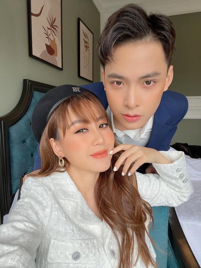 Cặp đôi vàng trong làng cưới: Cô dâu là ái nữ của tập đoàn nổi tiếng, chú rể sở hữu khách sạn dát vàng, cưới nhau được trao hẳn một vali tiền đô và vàng khiến nhiều người choáng-5