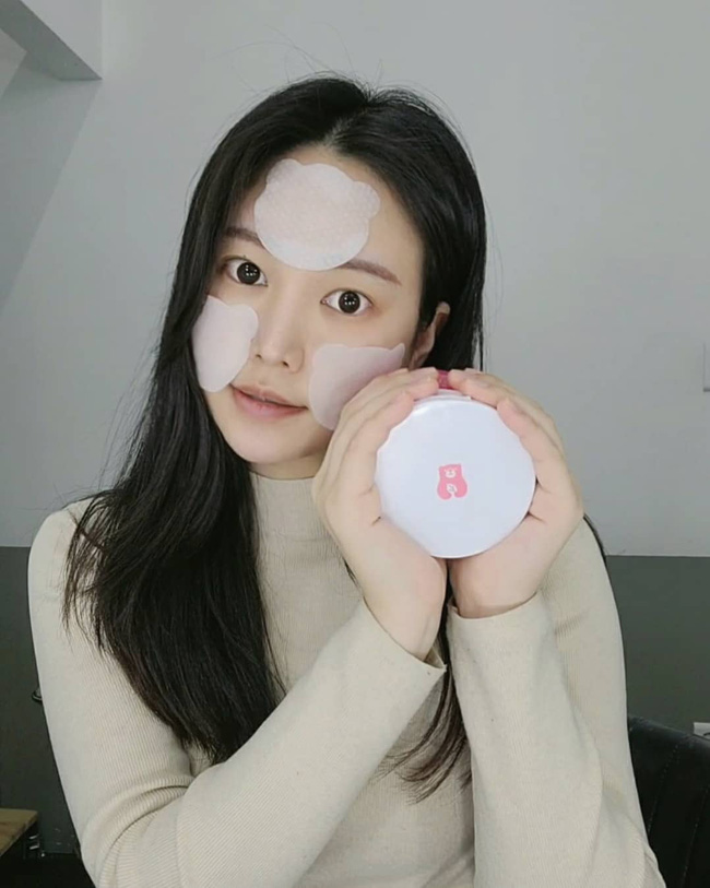 Bác sĩ khuyến cáo: Nàng da dầu cần tránh 4 sản phẩm skincare kẻo mùa Đông da cũng bóng nhẫy chẳng khác mùa Hè-2