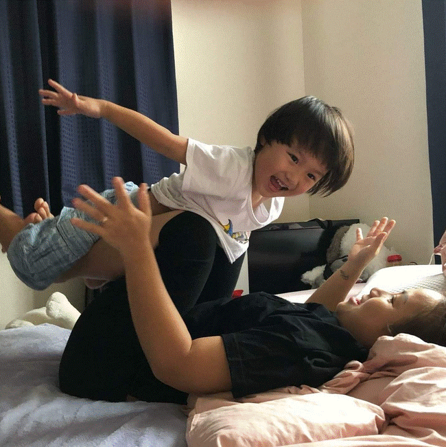 Bé Sa: Mới ngày nào còn chào cô chú đi con mà giờ lớn phổng phao, mới đây được mẹ nhắc nhở 1 câu khiến ai nấy nghẹn ngào-4