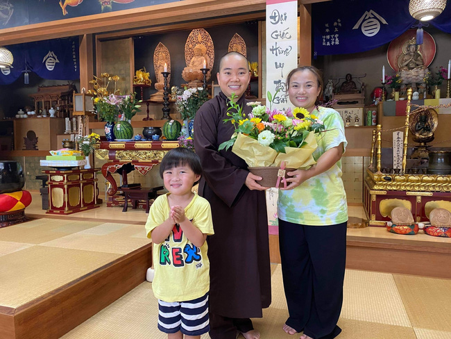 Bé Sa: Mới ngày nào còn chào cô chú đi con mà giờ lớn phổng phao, mới đây được mẹ nhắc nhở 1 câu khiến ai nấy nghẹn ngào-5