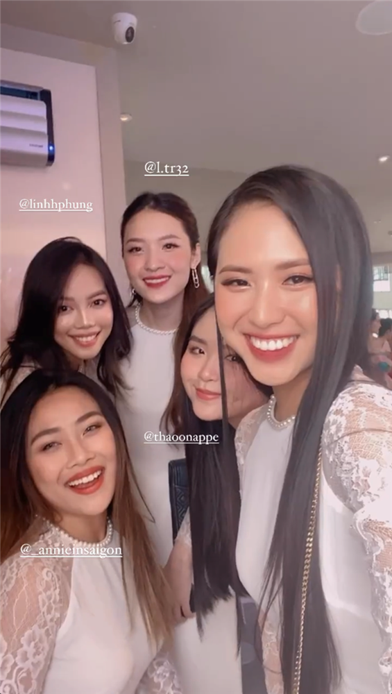 Bức ảnh đủ mặt hội chị em bạn dì nhà gái trong đám hỏi Phan Thành - Primmy Trương, đố ai đọ lại team so đẹp này-3