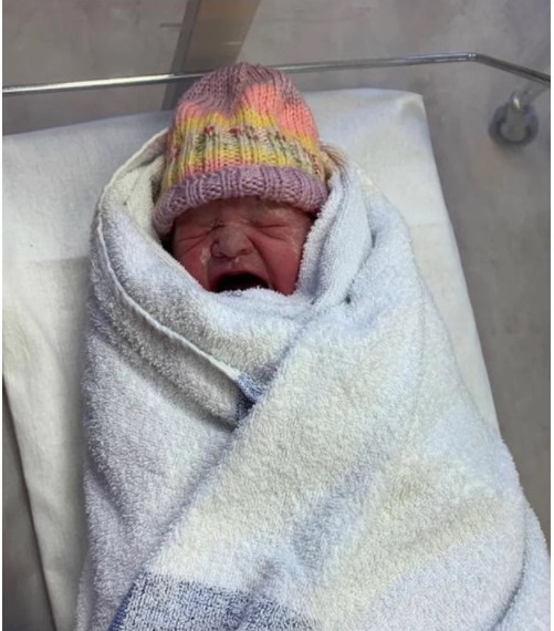 Chưa hết đau đớn vì con chết lưu, bà mẹ còn sốc khi bác sĩ yêu cầu giữ đứa trẻ đã mất trong bụng 10 tuần-1