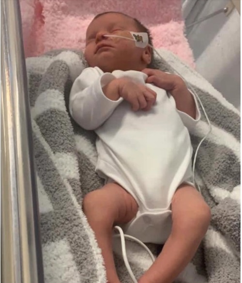 Chưa hết đau đớn vì con chết lưu, bà mẹ còn sốc khi bác sĩ yêu cầu giữ đứa trẻ đã mất trong bụng 10 tuần-2