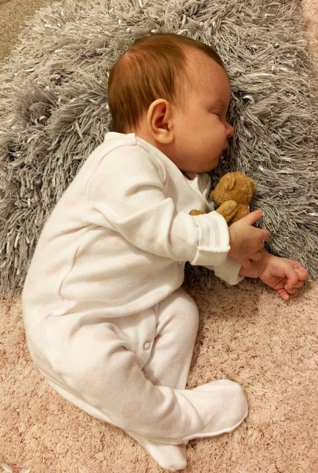 Chưa hết đau đớn vì con chết lưu, bà mẹ còn sốc khi bác sĩ yêu cầu giữ đứa trẻ đã mất trong bụng 10 tuần-4