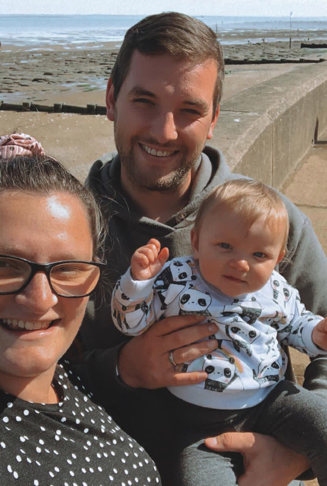 Chưa hết đau đớn vì con chết lưu, bà mẹ còn sốc khi bác sĩ yêu cầu giữ đứa trẻ đã mất trong bụng 10 tuần-5