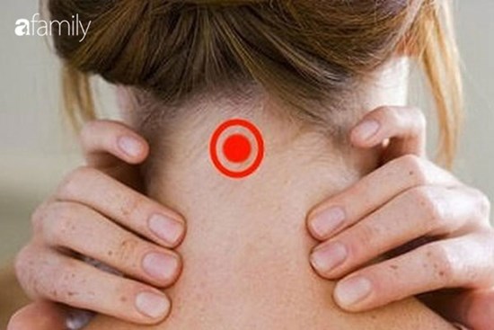 Đặt một viên đá lạnh lên cổ, phụ nữ ngày càng trẻ hơn nhờ vô số tác dụng siêu hay