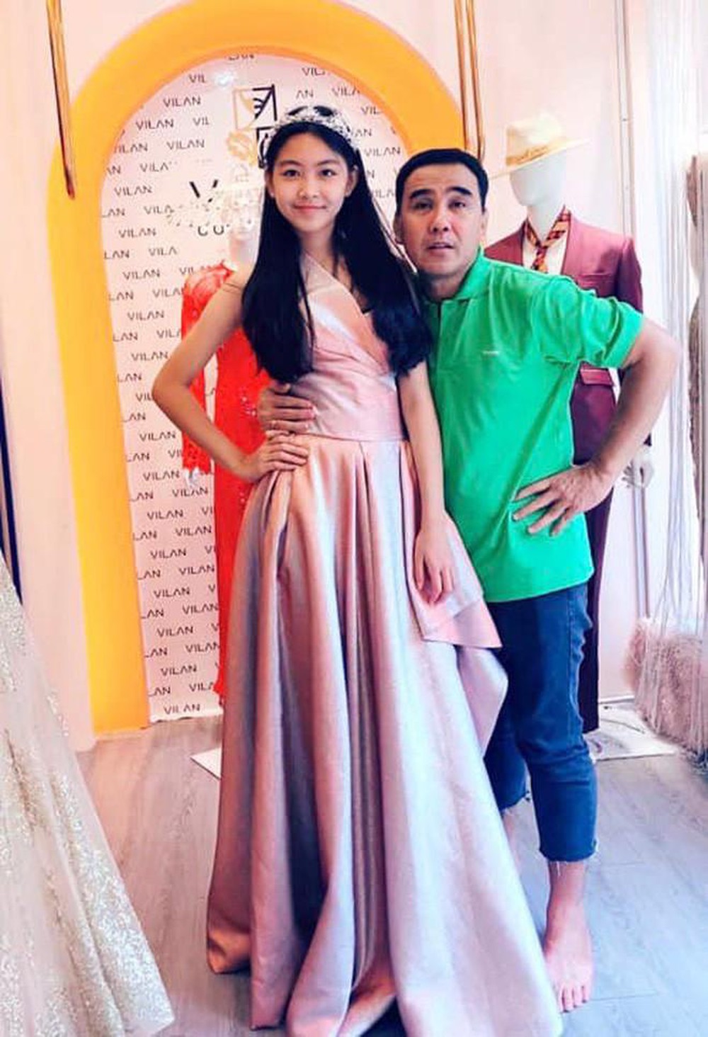 Bình rượu mơ của sao Việt: Mới 15 tuổi đã cao tới 1m70, dáng chuẩn hoa hậu tương lai nhưng bất ngờ nhất là phong cách thời trang-17