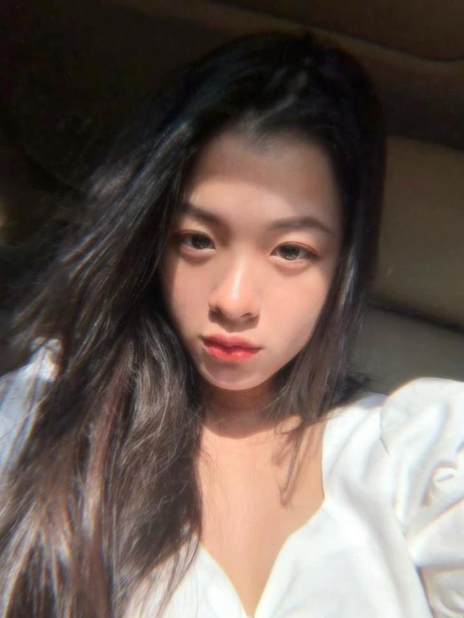 Bình rượu mơ của sao Việt: Mới 15 tuổi đã cao tới 1m70, dáng chuẩn hoa hậu tương lai nhưng bất ngờ nhất là phong cách thời trang-18