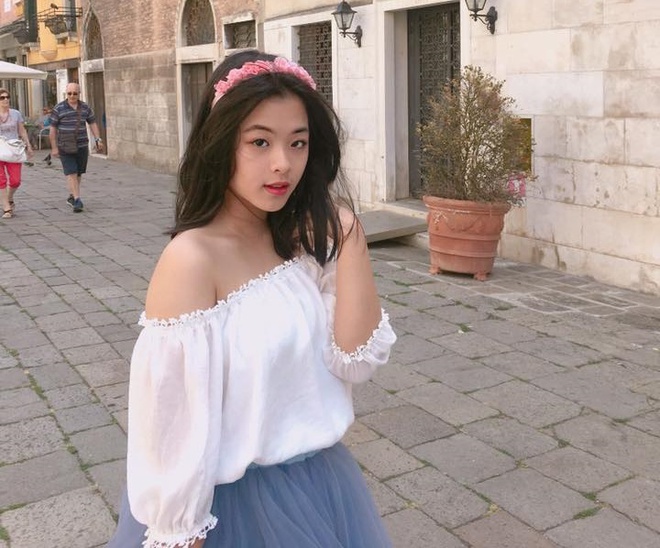 Bình rượu mơ của sao Việt: Mới 15 tuổi đã cao tới 1m70, dáng chuẩn hoa hậu tương lai nhưng bất ngờ nhất là phong cách thời trang-26