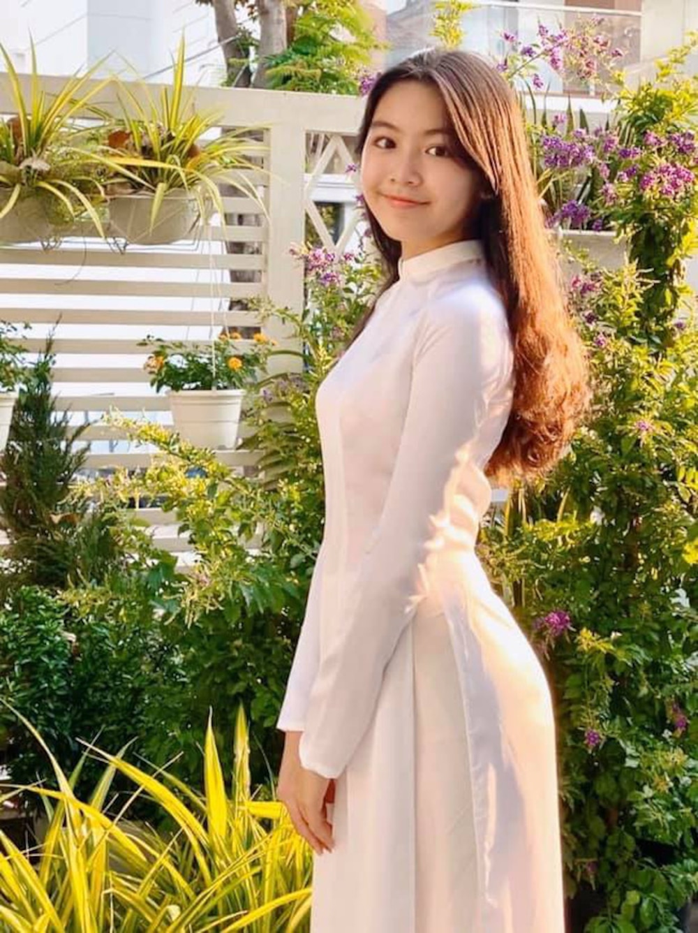 Bình rượu mơ của sao Việt: Mới 15 tuổi đã cao tới 1m70, dáng chuẩn hoa hậu tương lai nhưng bất ngờ nhất là phong cách thời trang-15