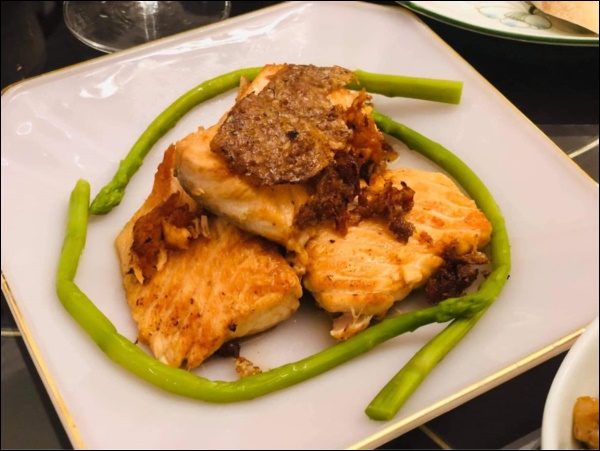 Vân Hugo đúng gái đảm, làm tiệc hoành tráng đãi bạn, thực đơn toàn món bổ dưỡng mà không sợ tăng cân-4