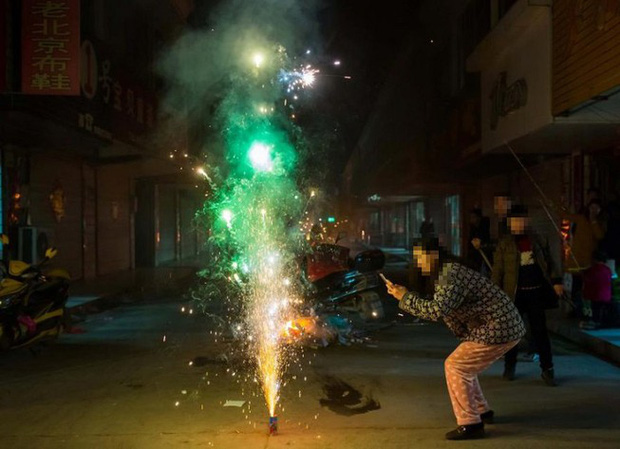 Từ 11/1/2021, người dân được sử dụng pháo hoa trong đám cưới, lễ, sinh nhật-1