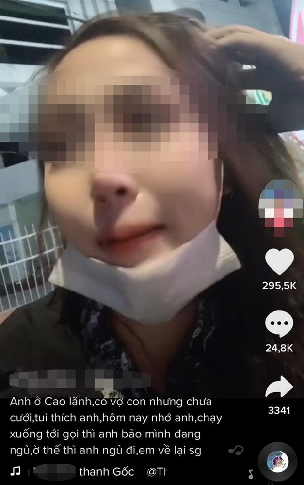 Dân mạng cũng đến cạn lời khi tiểu tam theo đuổi trai sắp lấy vợ bất thành, ngồi khóc nức nở bên vỉa hè lúc đêm muộn-1