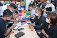 Cơn sốt iPhone 12, tay to buôn hàng về Việt Nam kiếm đậm