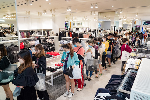 Vincom Black Friday hút hàng nghìn khách ngay trong ngày đầu tiên-2