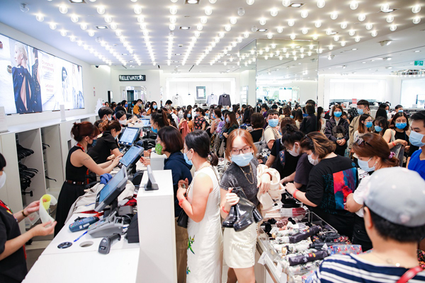 Vincom Black Friday hút hàng nghìn khách ngay trong ngày đầu tiên-7