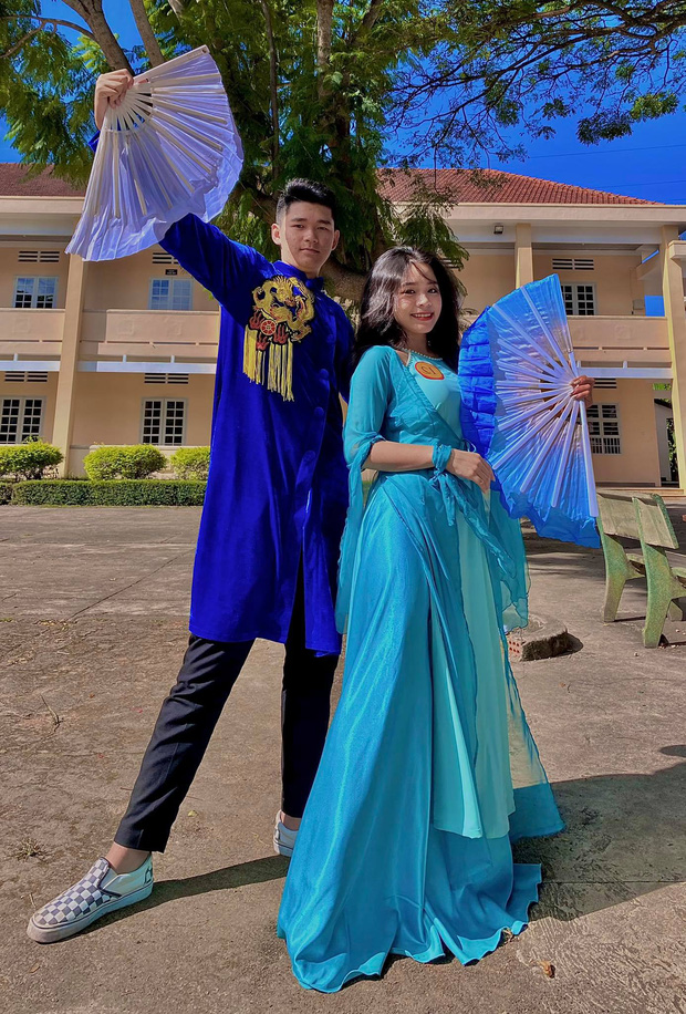 Lớp ồn đến nỗi lớp trưởng bất lực, lớp phó quay sang nói một câu khiến ai nấy im bặt-2