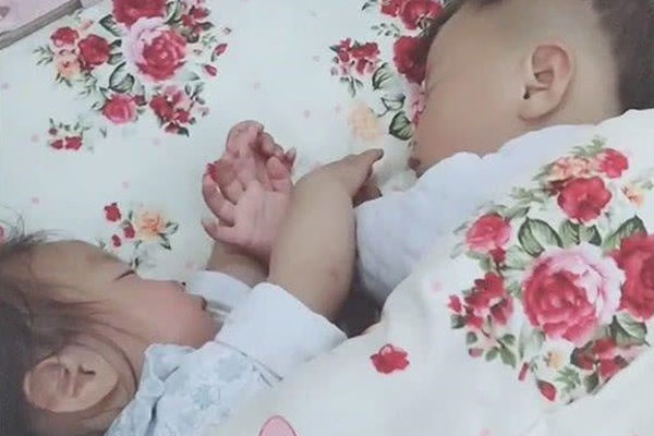 Lên mạng cầu cứu Gặp cảnh này thì nên xử lý thế nào?, bà mẹ được hiến toàn kế độc, chỉ ngồi cười quên luôn cả xử lý con-2