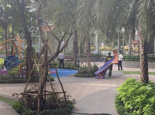 Người phụ nữ rơi tầng 17 chung cư ở TP.HCM tử vong, nghi tự tử vì trầm cảm-1
