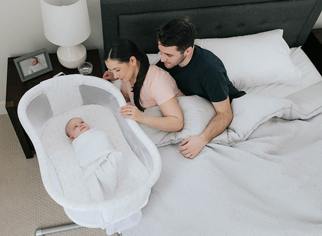 Để đèn ngủ chăm trẻ sơ sinh rất thuận tiện, nhưng các mẹ sẽ không dám làm thế nữa sau khi biết 4 hiểm họa khôn lường này-2