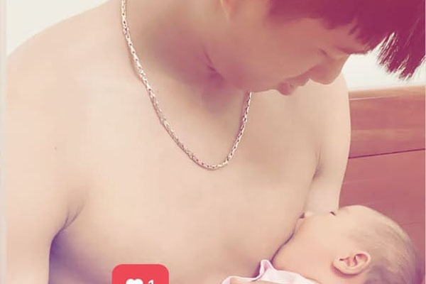 Vợ chồng Phan Văn Đức trốn con gái đi ăn đặc sản, dân tình khen nét trẻ trung của người vợ dù không tô son, không chải tóc-4