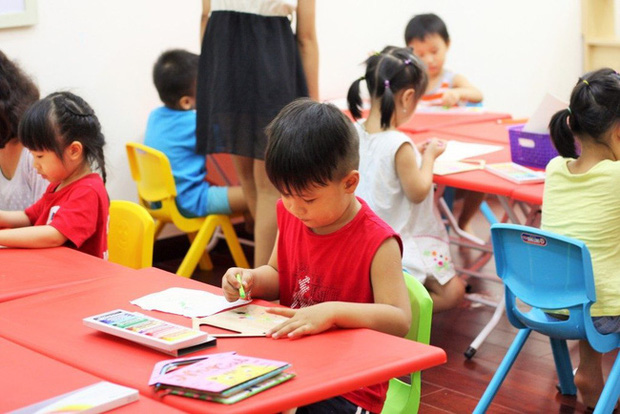 Con vẽ một con chó biết bay và bị cô giáo bắt vẽ lại, người mẹ có cách xử trí tinh tế đến mức các chuyên gia cũng phải khen ngợi-1