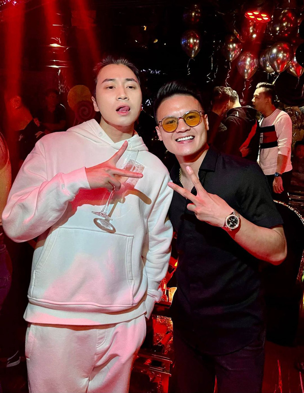 Karik khoe ảnh thân thiết bên Quang Hải, netizen bỗng phát hiện ra ngay ra điểm trùng hợp của 2 sao nam và Jack-1