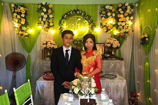 Tình yêu cổ tích của chàng shipper và cô gái luôn che kín mặt