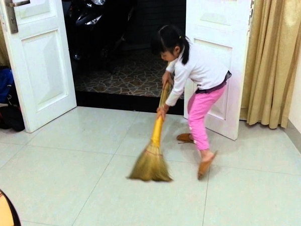 Cha mẹ không nhất thiết phải hoàn hảo thì con mới ngoan giỏi, đôi khi tỏ ra yếu đuối và giả vờ không biết gì cũng là một cách hay để dạy con-1