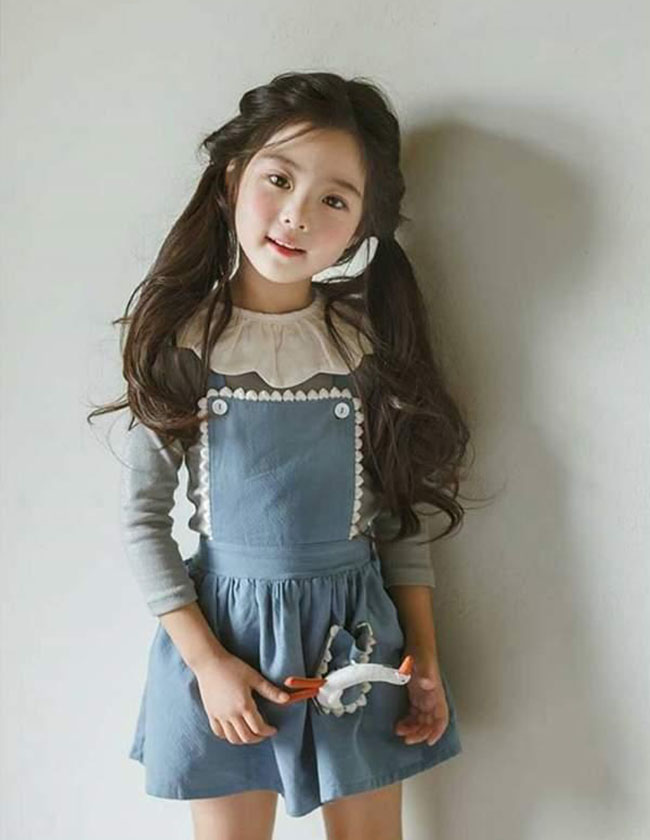 Hai bạn trai đánh nhau vì mình, con gái mới lớn đứng xem còn làm hành động này khiến người bố xấu hổ-3