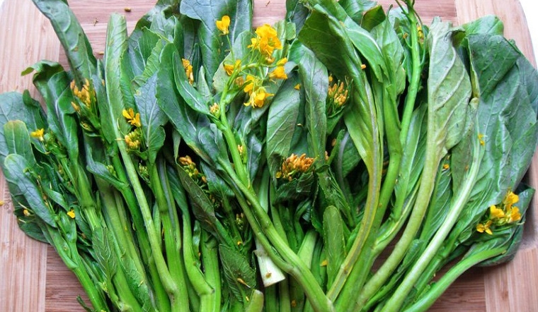 Rau cải ngồng đắng trồng tự nhiên trên núi đá Lạng Sơn được bà nội trợ yêu thích-1