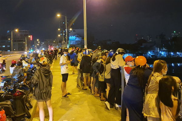 Cùng nhau nhảy xuống kênh sau khi cự cãi trong đêm tối, chồng chết, vợ hối hận muộn màng-4