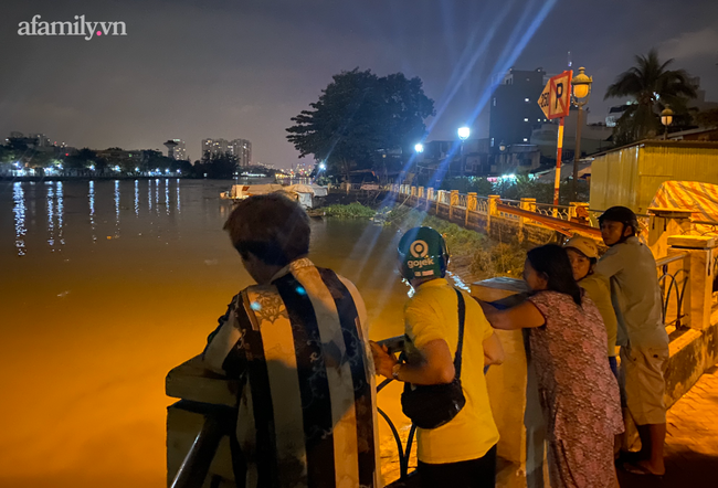 Cùng nhau nhảy xuống kênh sau khi cự cãi trong đêm tối, chồng chết, vợ hối hận muộn màng-3