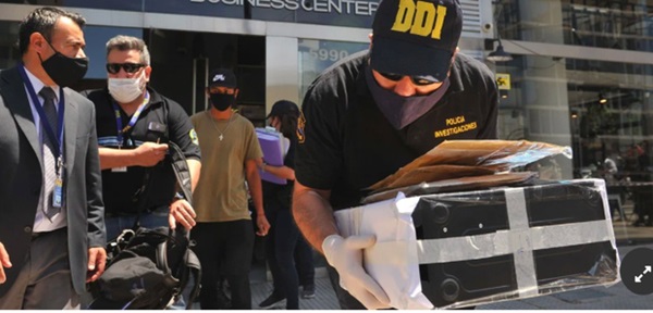 Bác sĩ của Maradona chịu cáo buộc làm người khác chết oan, văn phòng và nhà riêng bị cảnh sát ập vào khám xét-1