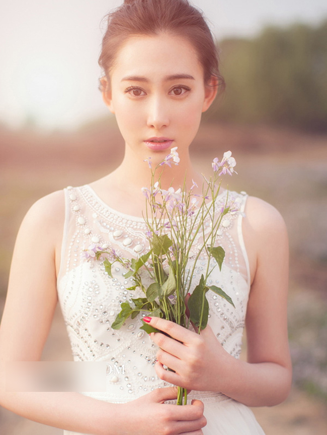 Tôi lấy được vợ đẹp như Hoa hậu nhưng cô ấy lại ở bẩn đi vào huyền thoại, kể ra nghe như bịa-1