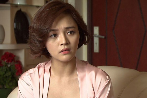 Hướng dương ngược nắng: Hồng Diễm gây sốc khi mặc sexy để lộ hình xăm lớn, chủ động kéo Hồng Đăng vào nhà tắm lúc thay đồ-4